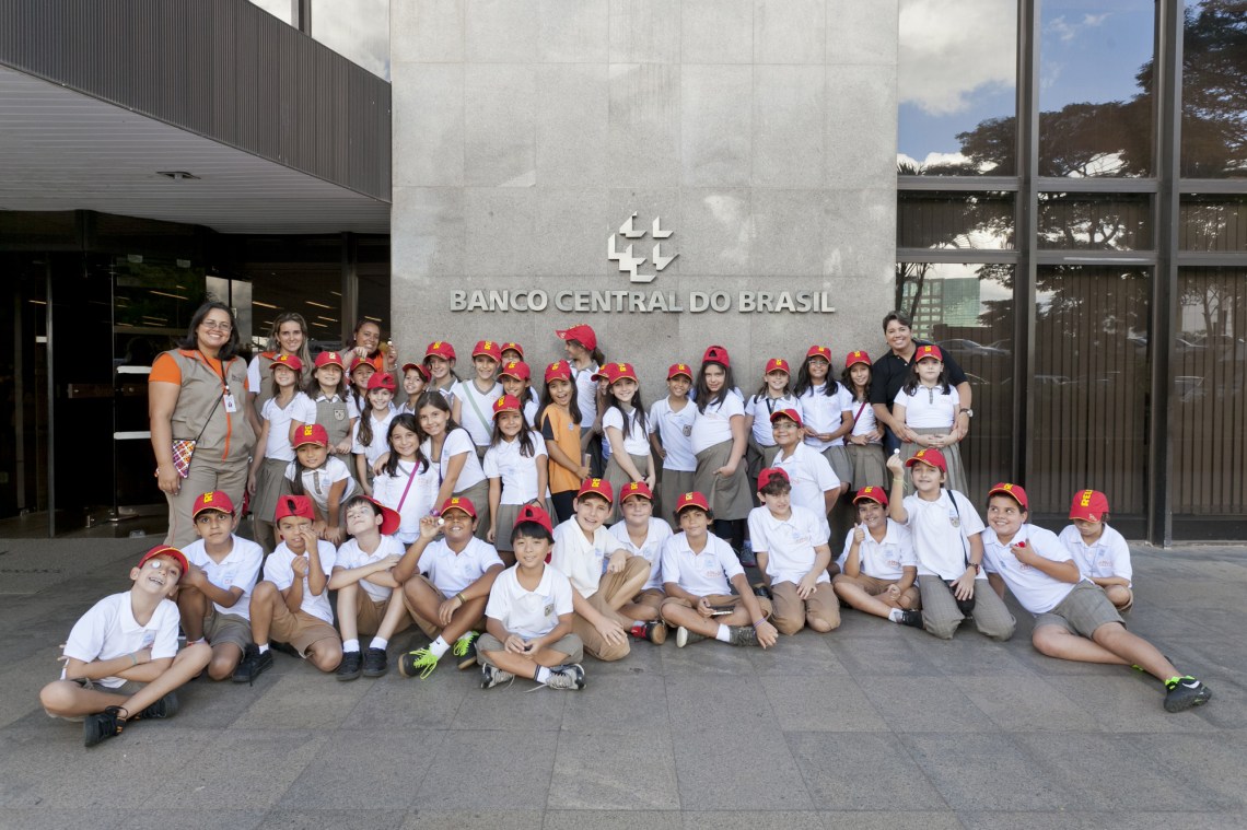 Alunos do Le Petit Galois visitam o banco Central do Brasil